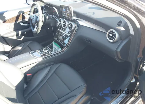 2018 Mercedes-Benz C 300 4Matic из США, поврежденный, VIN 55SWF4KB5JU246400